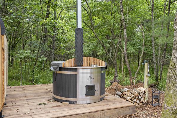 The Pines private hot tub and Finnish sauna area