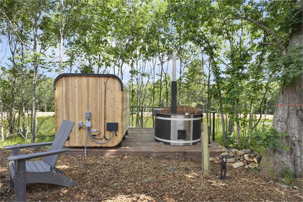 The Ridge private hot tub and Finnish sauna in the woods