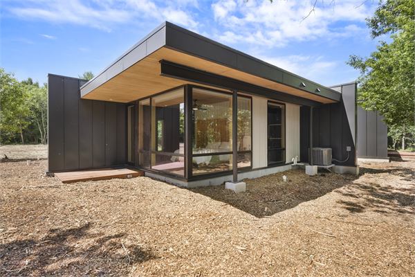 The Ridge glass corner exterior and private deck